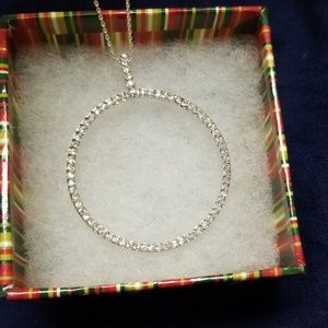 Statement circular necklace